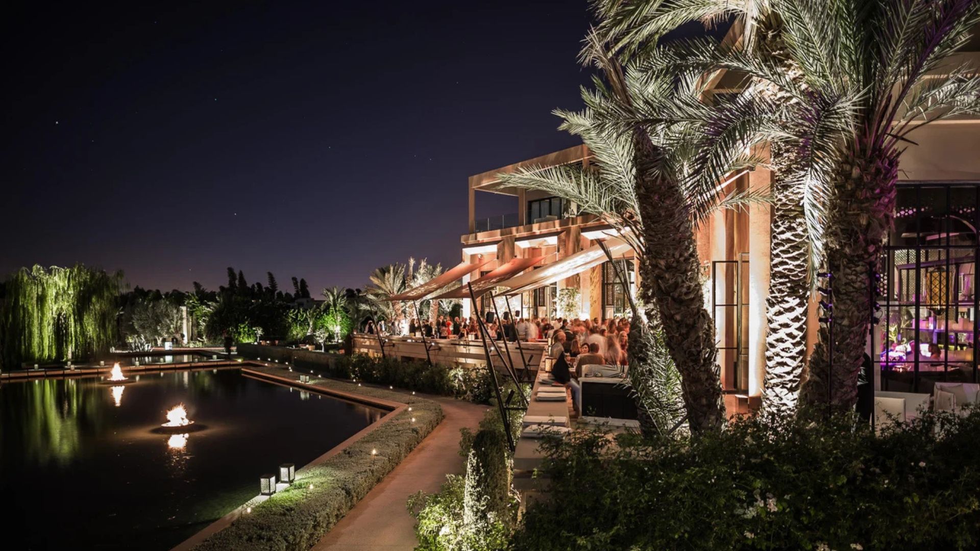 The gardens of the Mandarin Oriental at night