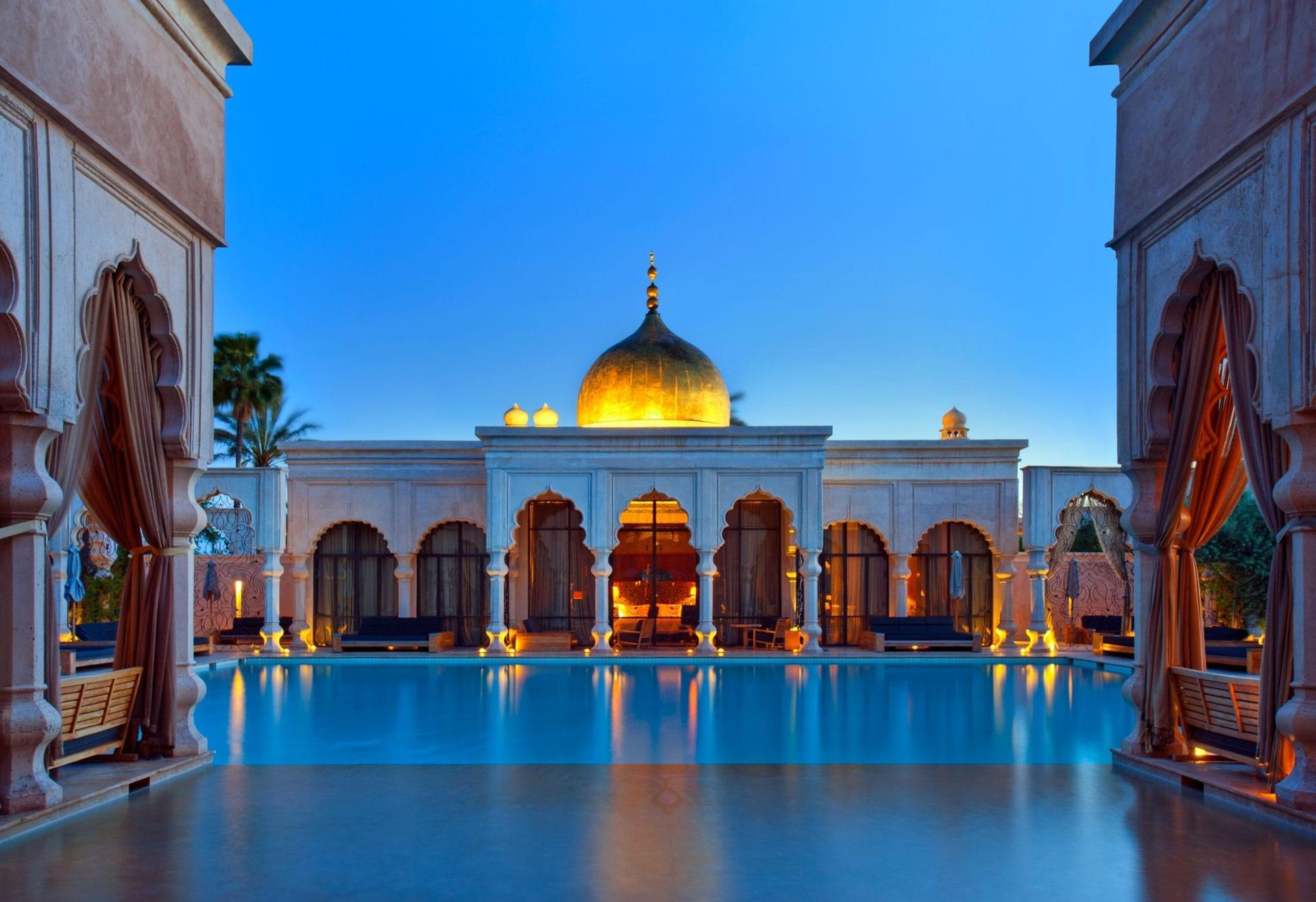 Palais Namaskar 12