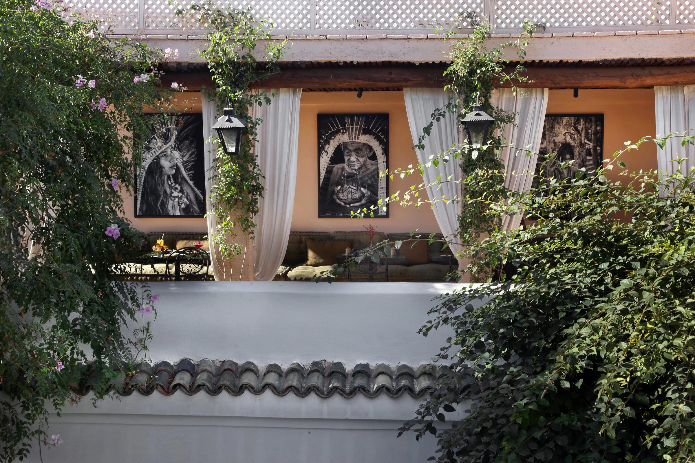 Eating Among Salgado's Amazonia: Noujoum at IZZA Marrakech