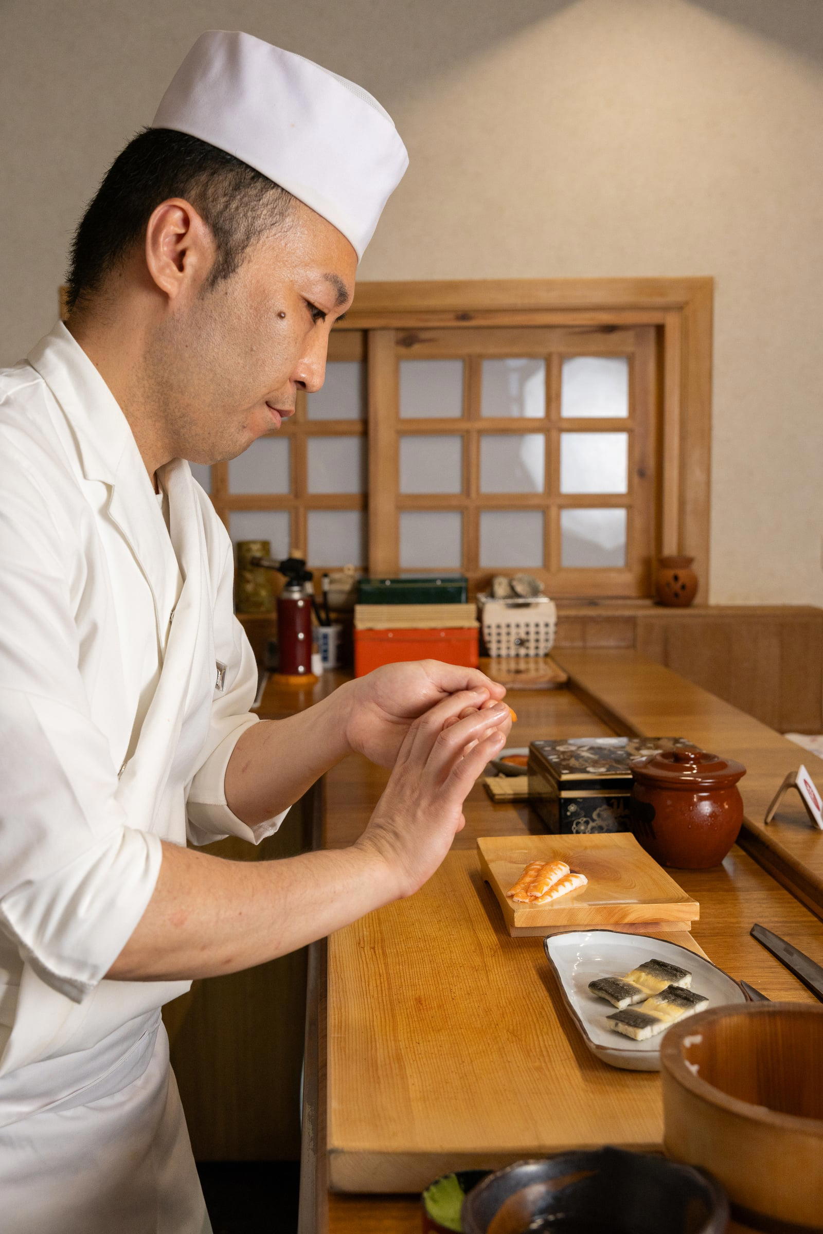 Chef Shoki Yokoyama shaping nigiri at the IKI counter. Credit Joanne Poinsignon