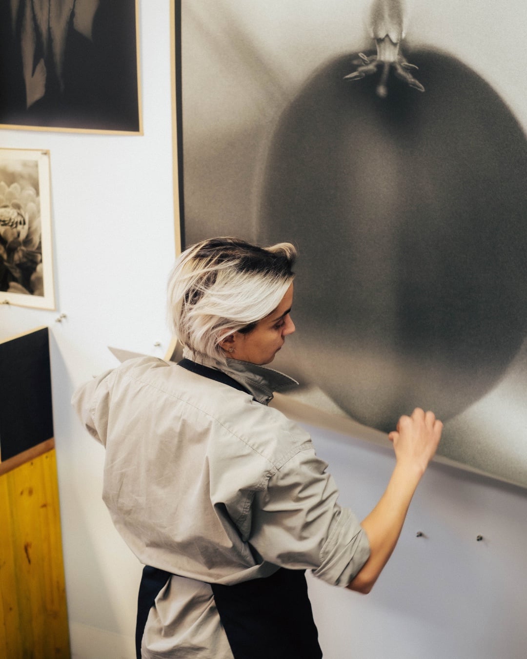 Houda Kabbaj in her studio. Courtesy AMY - Art Meets You
