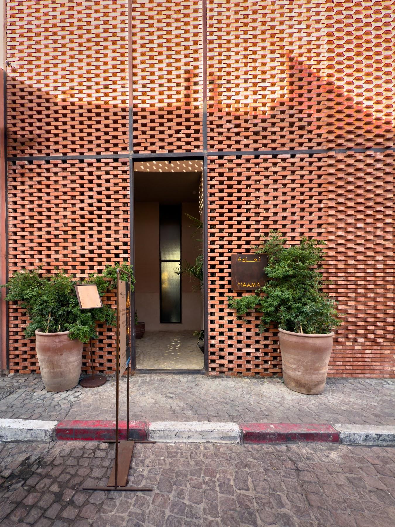 Naama 10